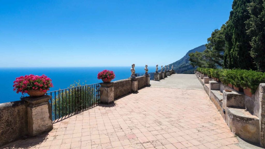 Villa Cimbrone'S Famous Terrazza Dell'Infinito