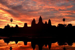 Angkor war sunrise tour siem reap