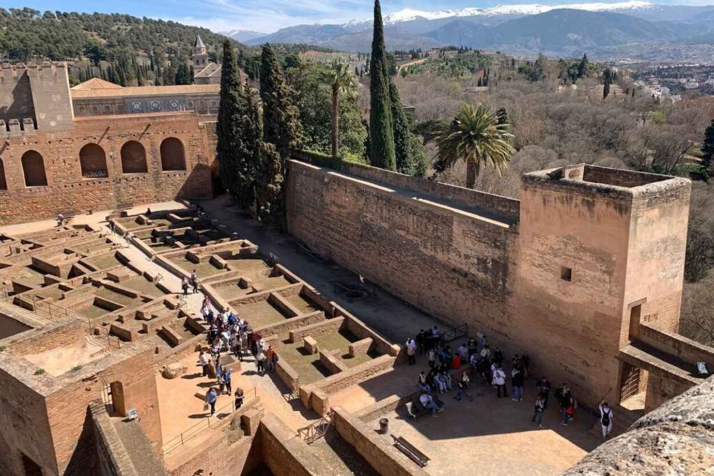alhambra guided tour