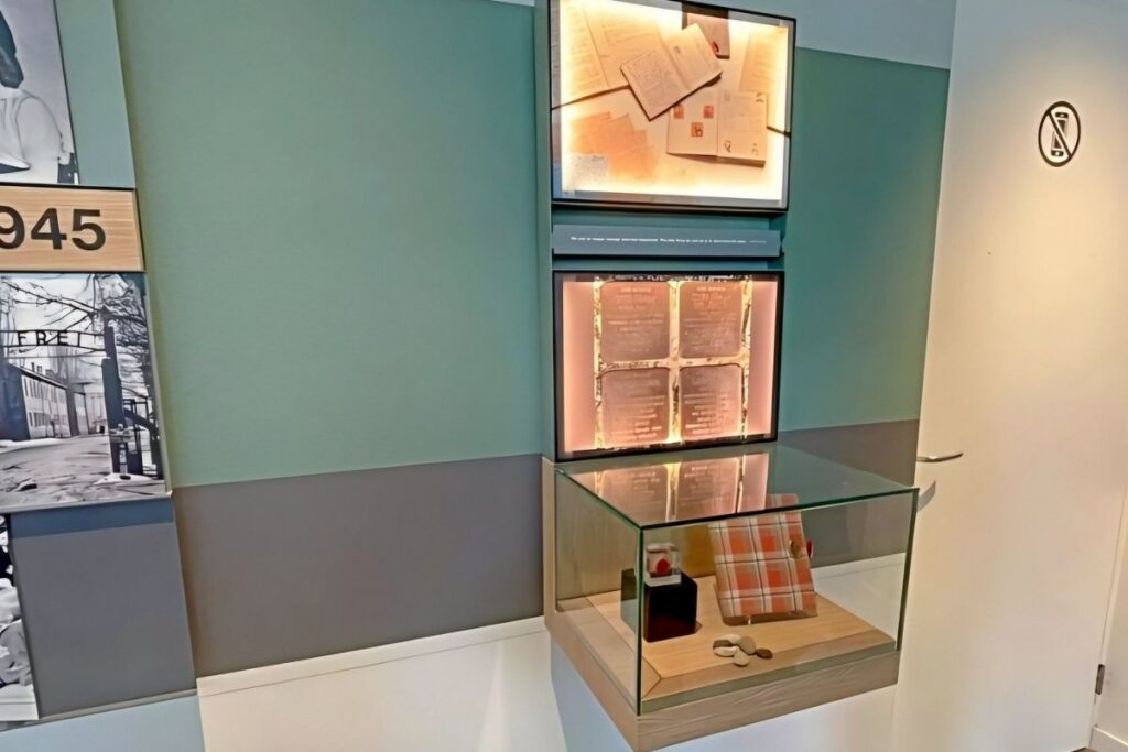 Last Minute Tickets for Anne Frank House: Prices, What to Know and How to Book 3 anne frank's house exhibitions
