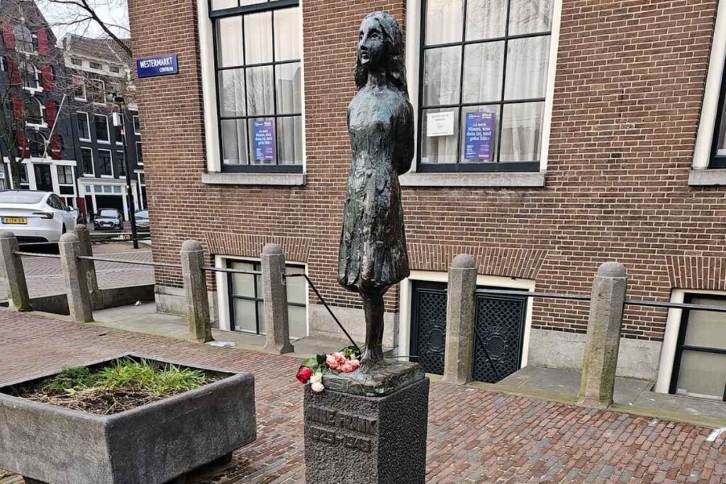 Tickets for Anne Frank Walking Tour: Prices, What to Know and How to Book 4 Anne Frank Statue