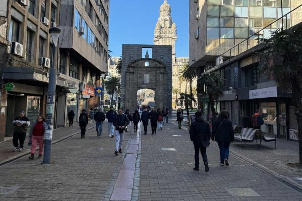 Montevideo in One Day: A Walking Itinerary From the Port to the Rambla 5 Calle Sarandí and the Pedestrian Core, montevideo