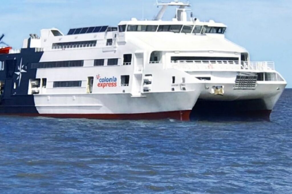 ferry from buenos aires to colonia desl sacramento