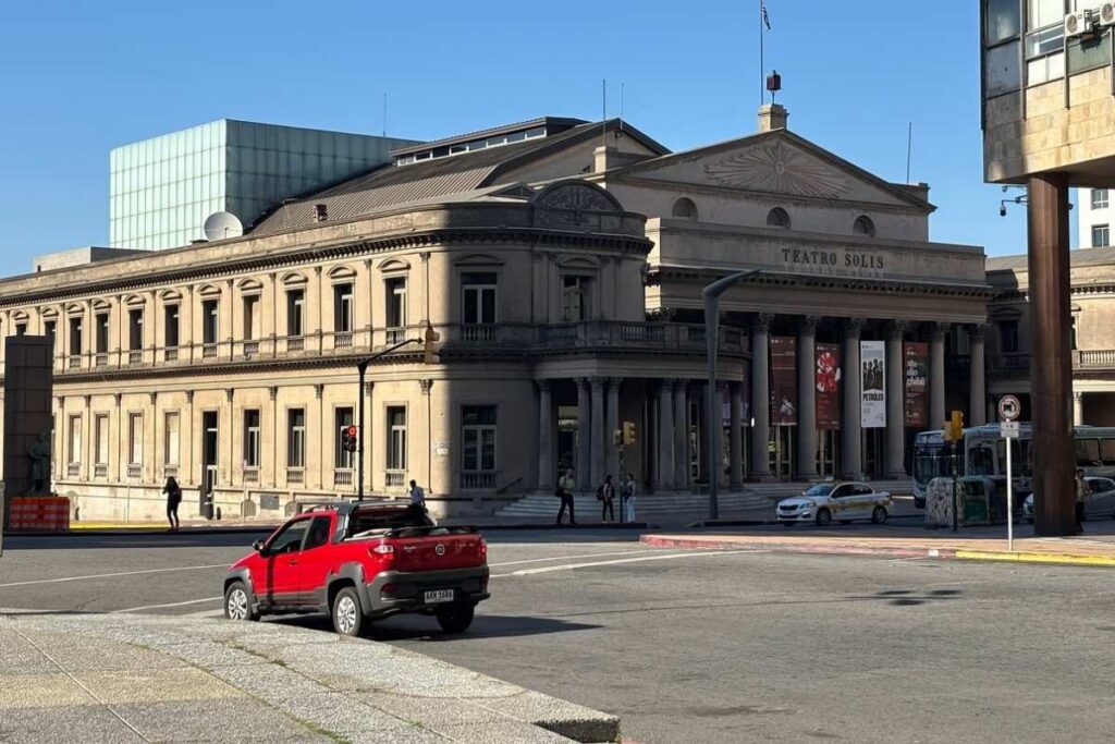 What Travelers Say about Montevideo City Tour