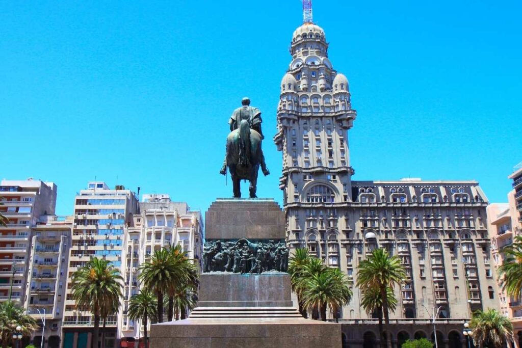 Montevideo in One Day: A Walking Itinerary From the Port to the Rambla 4 Plaza Independencia, montevideo