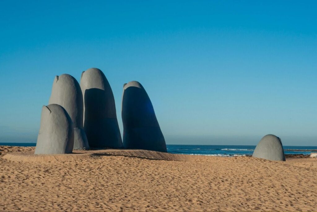 punta del este la mano